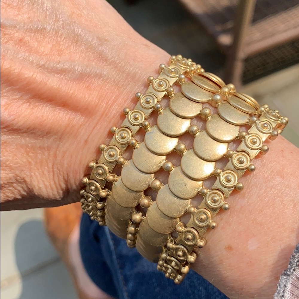 Stretch gold cuff bracelet - Picture 2 of 3